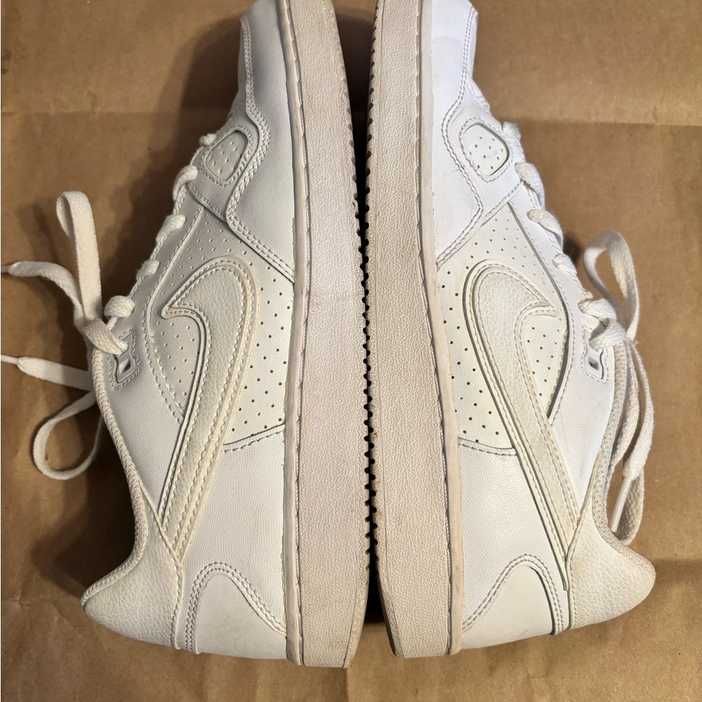 Nike Women White Athletic Low Top Sneakers Size 9